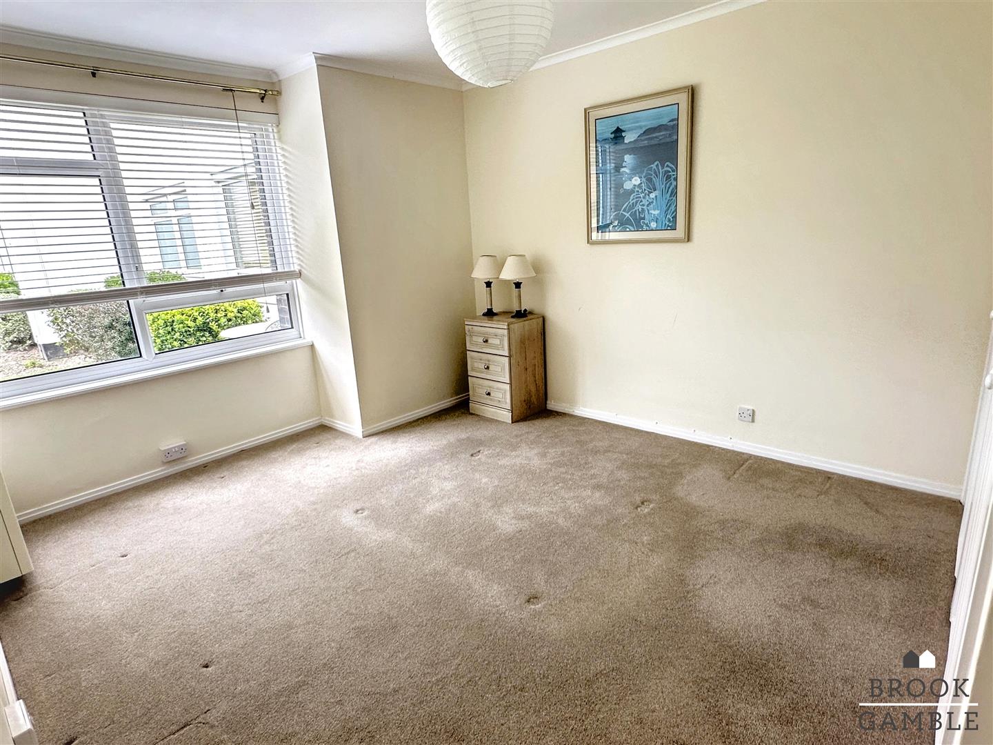 2 Bedroom Flat. Compton Place Road in Eastbourne,  7